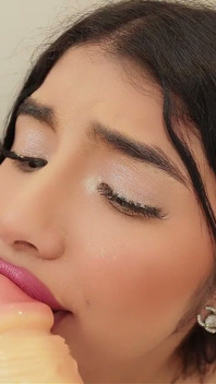 Asmr: 여기서 뭐 하는 거야? 허락 없이 내 방에 들어와서 사촌과 처녀성을 잃었어