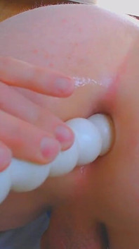 Mulus bermain dildo