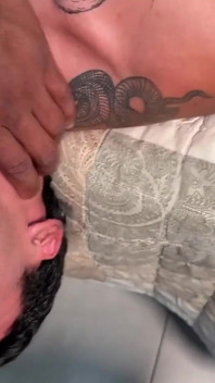 Ty Santana, grosse bite noire, baise un mec sans capote, sodomie, roi