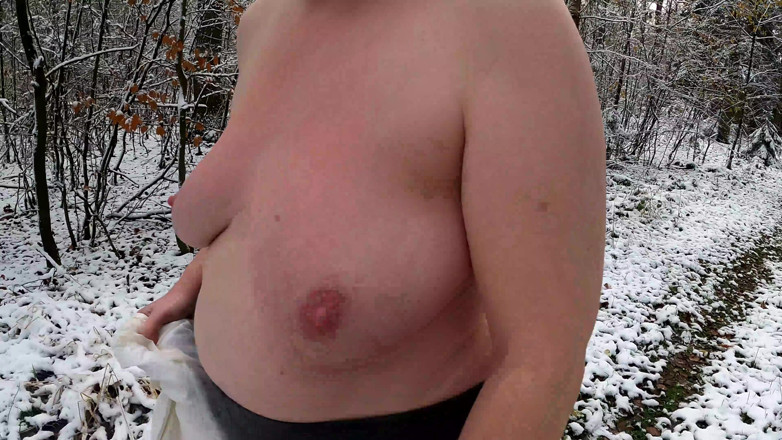 Bouncy Tits Action: Гола через ліс і тепле побиття грудей