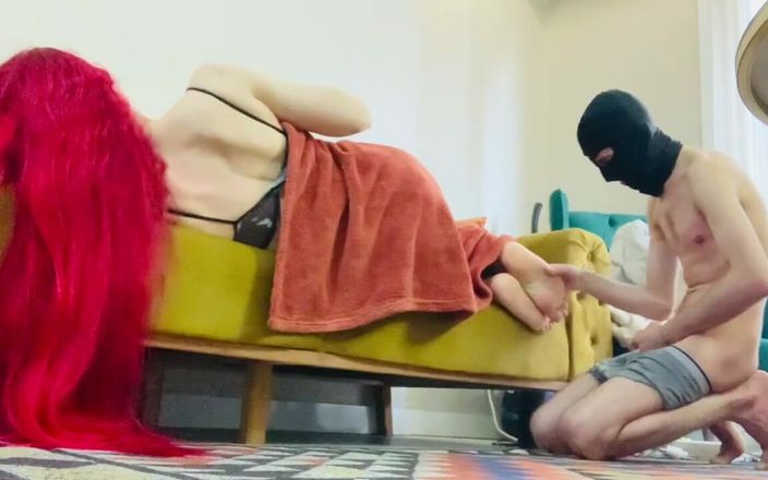 Mistressrola: Con trai kế xuất tinh trên chân tôi