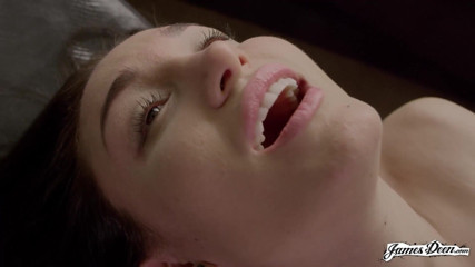 James Deen: Gabriella Paltrova zostaje lizana przez owłosioną cipkę