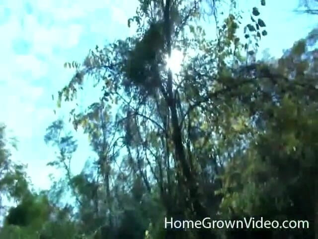Homegrown Outdoor Sex: Mindy ormanda sikişiyor