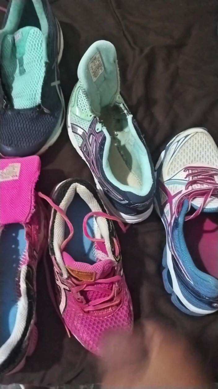 Sneakerfetish_BR: There Are so Many Sneakers on the Bed for Me...