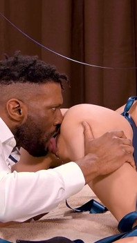 Dünne Tussi Sasha Rose Wird Von BBC Anal Gedehnt