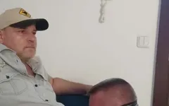 Dexter Daddy Disedot. Gay anal creampie nyepong kontol
