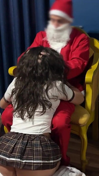 Papai Noel é masturbado