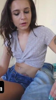 SisLovesMe - teenagerka s velkým zadkem se slintá na velkém ptákovi poté, co prohrála hru s twerkingem