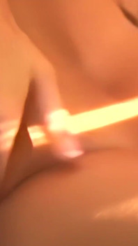 Barbie si cewek hot yang super hot suka banget sama kontol besar pria kulit hitam sampai dicrot di dalam banyak banget.