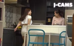 İri göğüslü, şeytani yaşlı bir kız tarafından azdırılıyor ve sıkılıyor - şimdi geri vurma sırası onun!