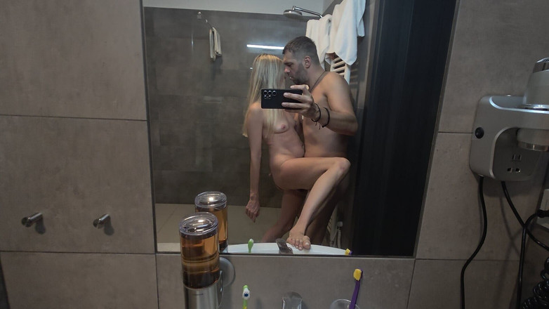 Meliss Annaliya: Meine heiße stiefmutter im badezimmer beobachten, ficken und gesichtsbesamung