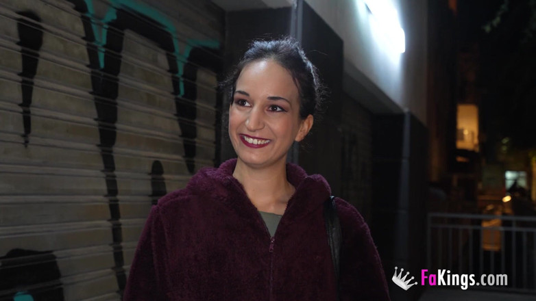 FAKings: Rebeka Rock îl învață pe un băiat tânăr ce poate face o...