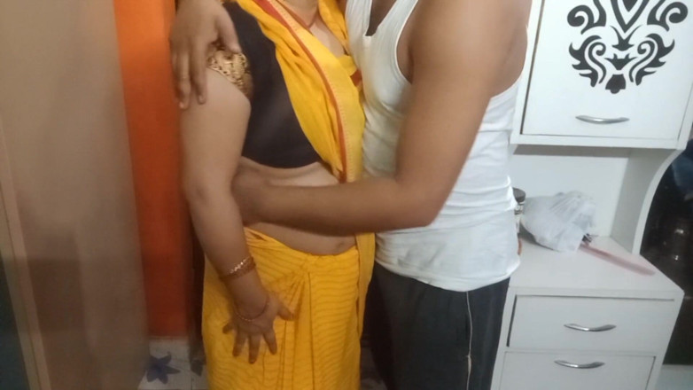 Manjushukla: Indian Cute Bhabhi Having Romance