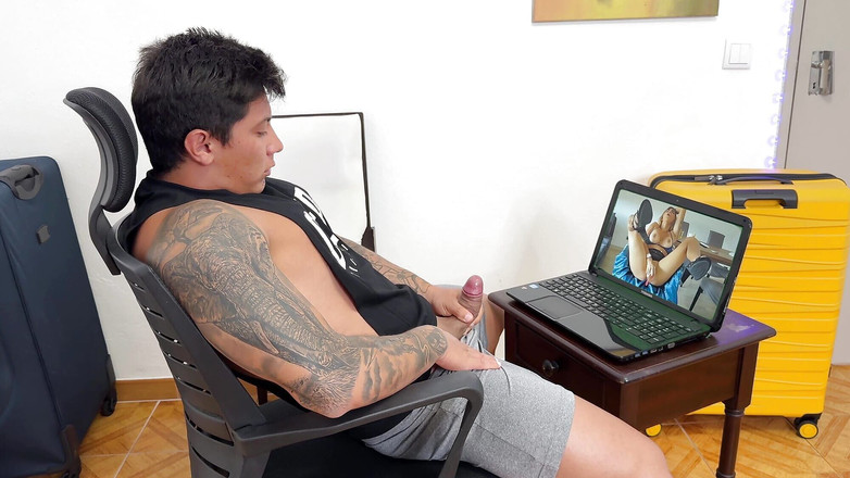 Winter_steph: Bintang lucah keluar dari skrin komputer untuk menggembirakan peminat miangnya