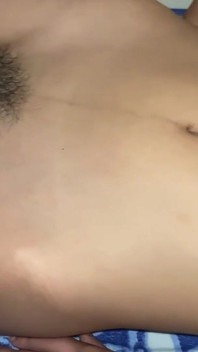 Une Demi-sœur Mince De 18 Ans Filme Son Corps En Train De Baiser De Bonne Qualité