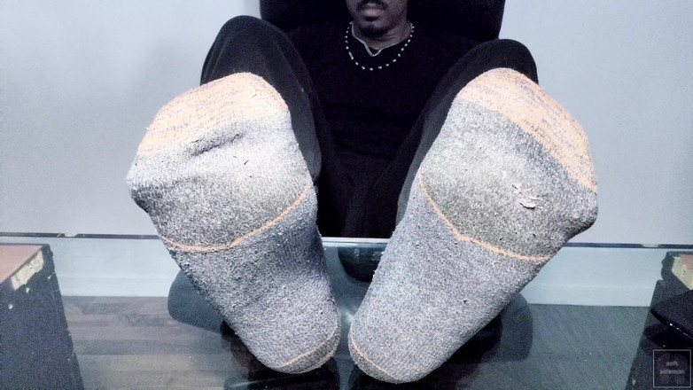 Soft Soleman: Eu exponho minhas solas masculinas brilhantes (2025)