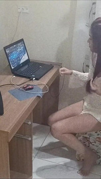 Dona De Casa Recebe Técnico De Internet Com Roupas Sensuais!
