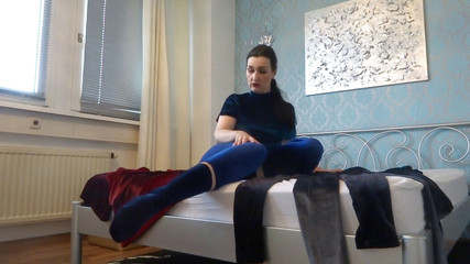 Lady Victoria Valente: Ibu tiri beludlu yang hot ngasih instruksi untuk muncrat