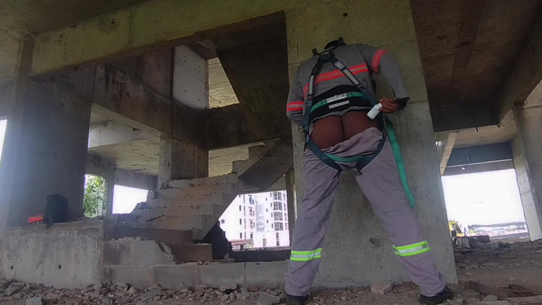 TheBlacKHunterr: Vzal jsem si do práce hračku a podívejte se, co...