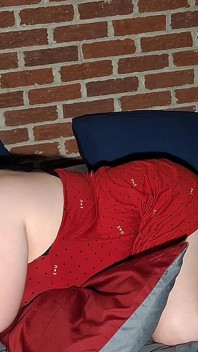 Ea vrea spermă spune că o suge, pentru că ea spune că o face să ejaculeze mai repede gustând chestia ei