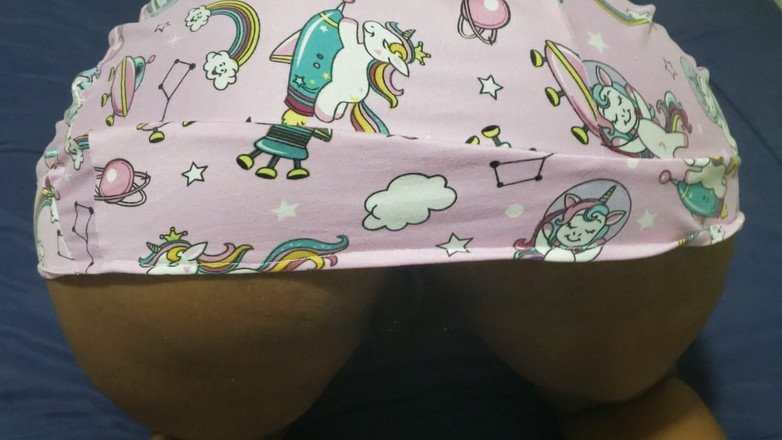 Lovemina: 大屁股黑人公主喜欢背拍