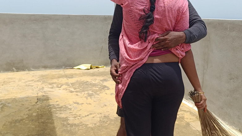 Inba: Mucama de la casa en juego de roles y follando...