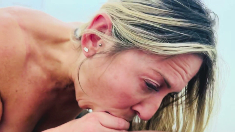 CJ Films: Hitwoman epizoda 102 se Sinthií Bee masérkou