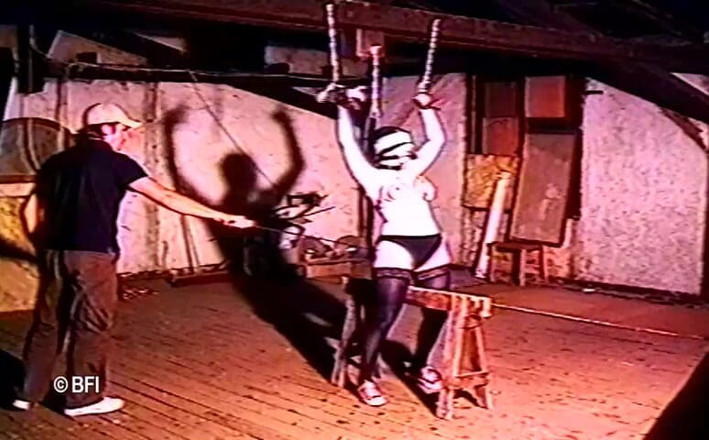 Slave Seks: Karanie garażu