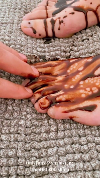 FootFetishFashion: 발 마사지와 초콜릿, 1/2부