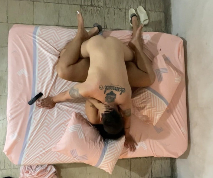 Monozion: З татуйованою латиною