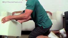 My friends feet: कैमरून कोई के नंगे 9 1/2 आकार के पैरों की पूजा करता है