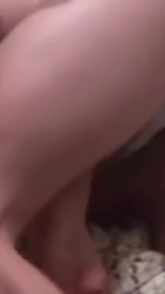MaybeNatty: Camera Nel Dormitorio / Scopata a Pecorina Veloce Di 18 Anni Freshwoman