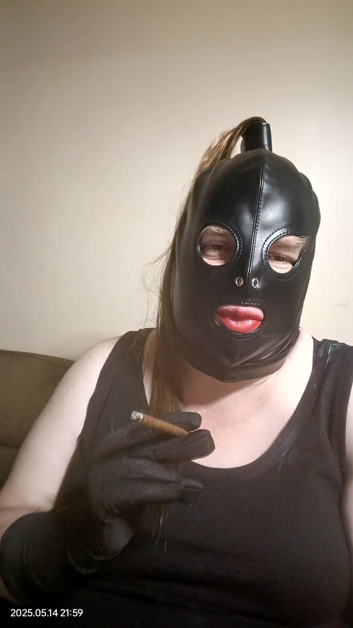 Stephanie-Nicole-TV: Merokok A Slim Panatella Cigar Dan Mimpi Tentang Dibawa Ke...