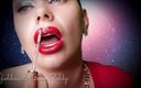 Goddess Misha Goldy: Meus lábios vermelhos sensuais são bons no meu pau do...