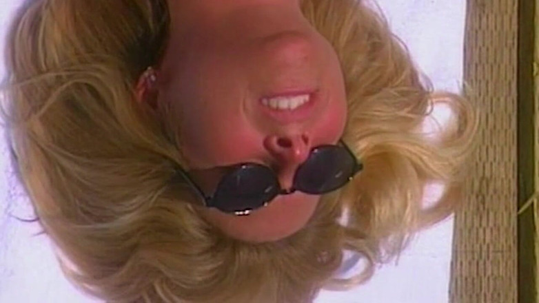 Onlyxfans: Blonďatá MILF dostane olízanou a vyprstěnou kundičku u bazénu