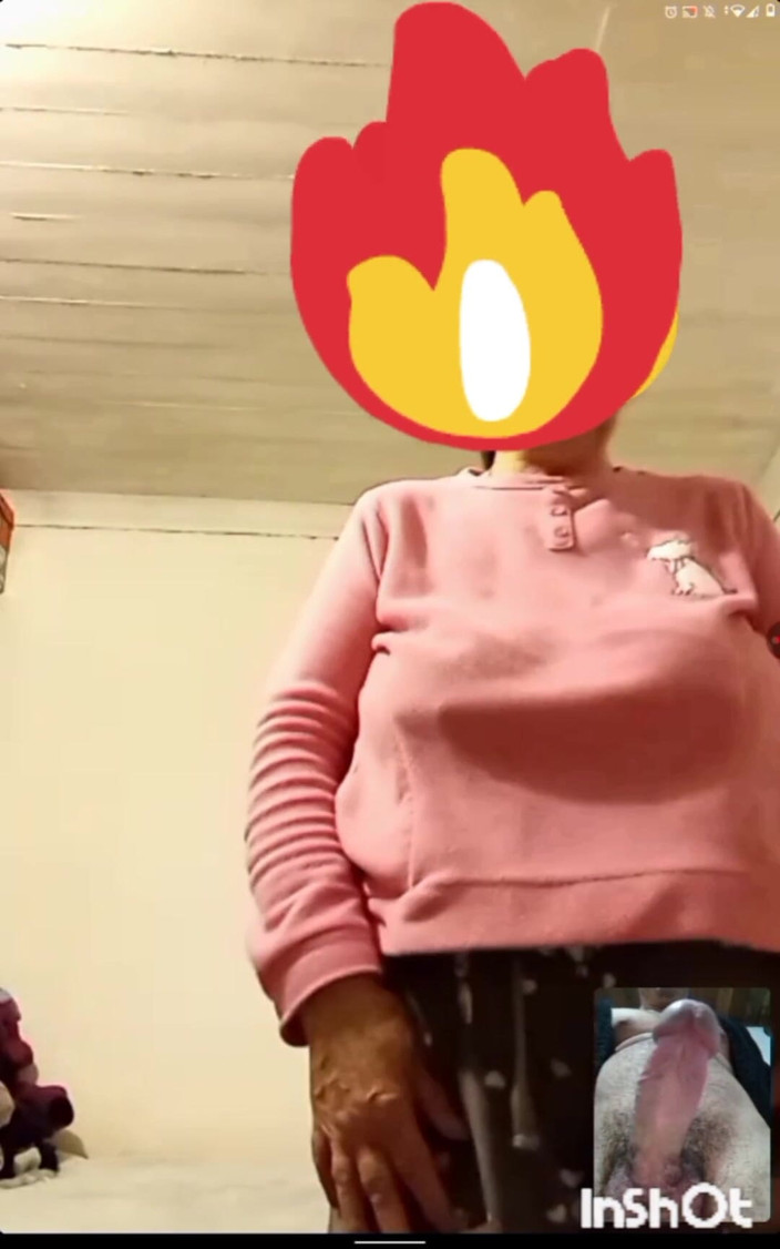 Dog4242: Une mamie s’échauffe avec un jeune pénis