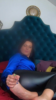 Milfycalla - feticismo del piede e pantaloni di pelle provocano a letto - Episodio 315 (solo)