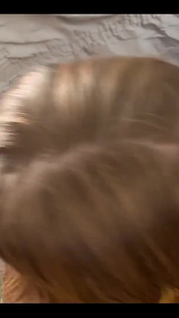 Potrebbe aiutare a succhiarlo! inviami un messaggio se vuoi comprare la camicia con il mio sperma su di essa