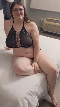 Nikki Busty Meets Perverted Peter