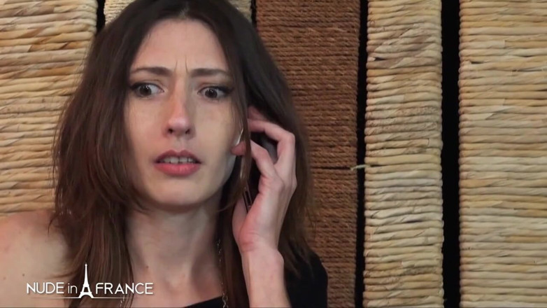 Nude in France: Seksi küçük memeli 30 yaşındaki esmer sürtük götünü siktiriyor ve dölleniyor