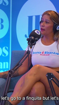 Kata Sanchez sexy milf nemůže udržet nutkání stříkat na vibrační stroj - Juan Bustos Podcast