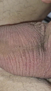 ¡Una mariquita femboy tomó una gran polla con semen en un culo suave!