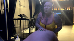 Domina Dark: Špatná máma pegging otrokyně