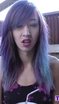 Sexy Emo Asian Trans Obrovský péro sólo!