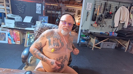City hog: Rover is total pumped up nips cock