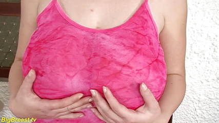 Big Breast: Roztomilá Terry Nova krémuje její extrémní monstrózní prsa