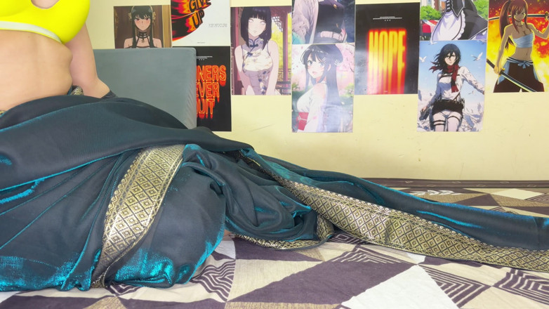 HunnyBunny: Homemade Indian Sex Video with Cute Desi Housewife with Big...
