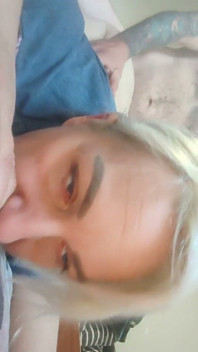 Mama vitregă sexy care face sex dur cu iubitul ei pe la spate și Cowgirl Orgasams dur
