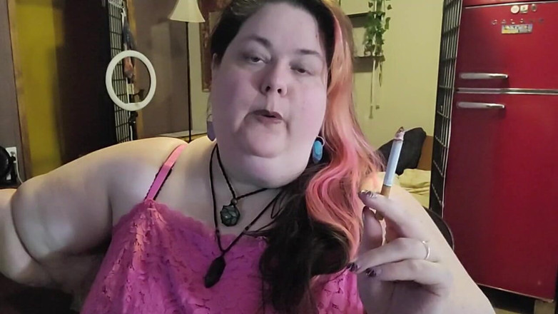 Kitty Delgato: SSBBW röker medan jag leker med min nacke och massiva...