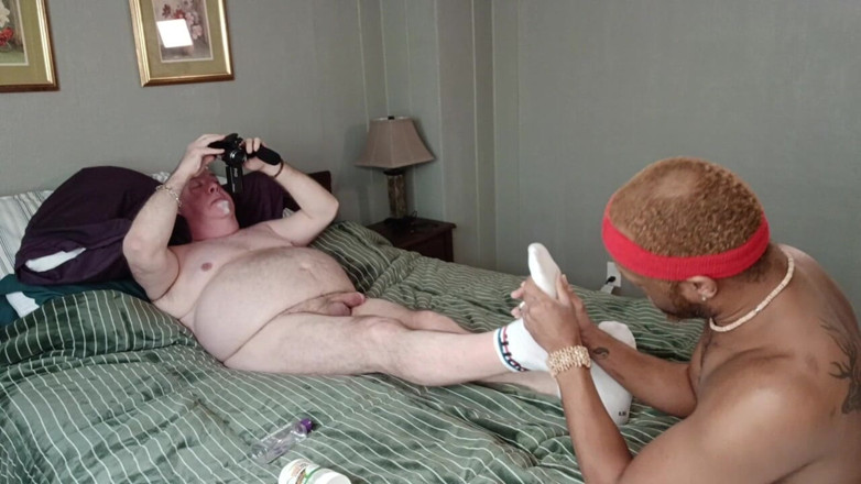 beardaddychub: Kennie Jai Worships Beardaddychubs Feet